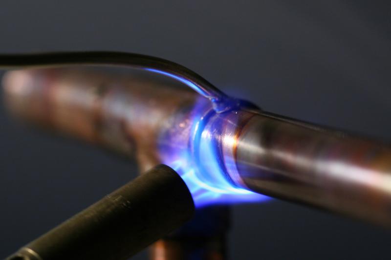 Soltadura del tubo de cobre
